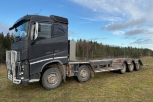 Volvo FH750 10X4*6 Metsäkoneritilä