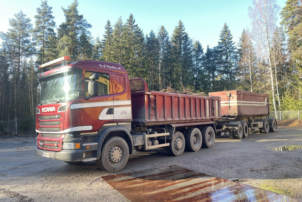 Scania R580 8x4-4700 trippeli Kasettiauto