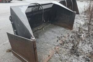 Reko-Kone siipilumikauha Volvon kiinnikkeellä