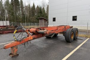 Multilift traktorin vaihtolavaperäkärry