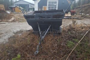 Traktorivetoinen hiekotinvaunu