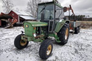 John Deere 2130
