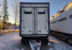 KOME Eläinkuljetusperävaunu 4-akselinen