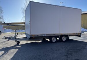 Saris C2700 Umpiperävaunu