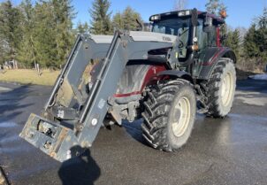Valtra T173 Hitech + Valtra 76 etukuormaaja