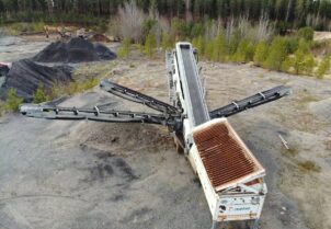 Metso Lokotrack ST4.8 3-taso seula