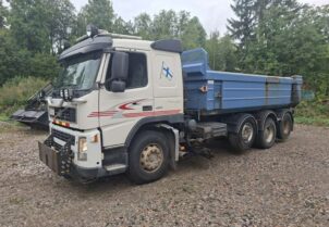 Volvo FM12-VTA4211-8X2 tienhoitovarustuksella