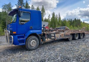 Sisu E11 6x2 metsäkoneritilä